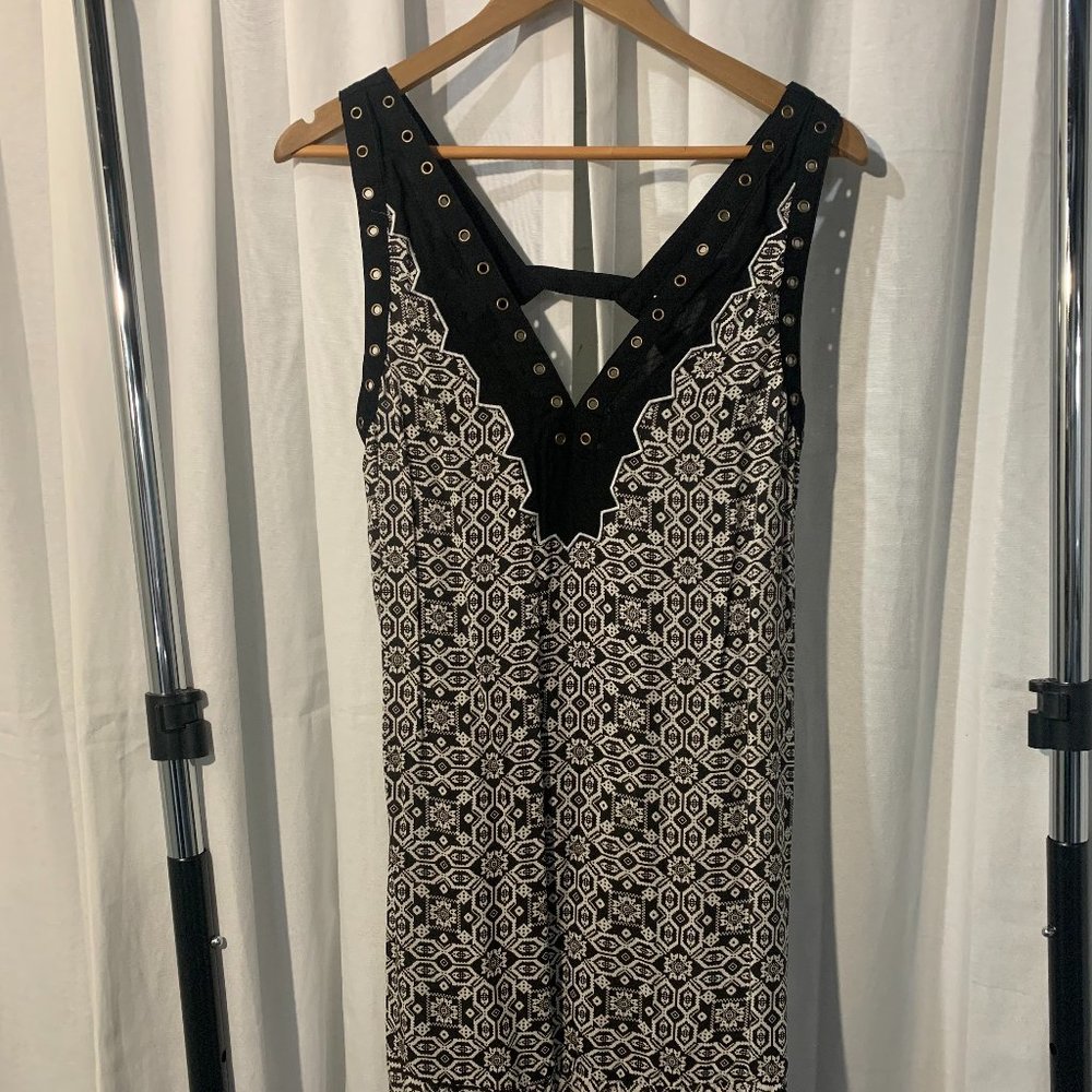 Stylish Dress from Hazel - White & Black Metal pattern